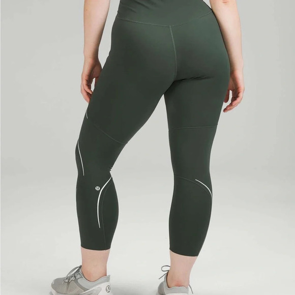 🆕 Lululemon Base Pace HR Reflective Tight 25” Smoked Spruce - Picture 10 of 11